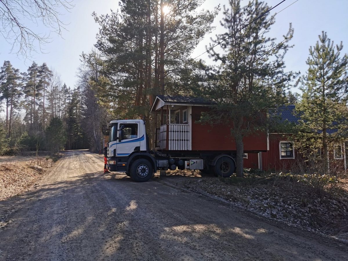 Sauna lähtee tontilta
